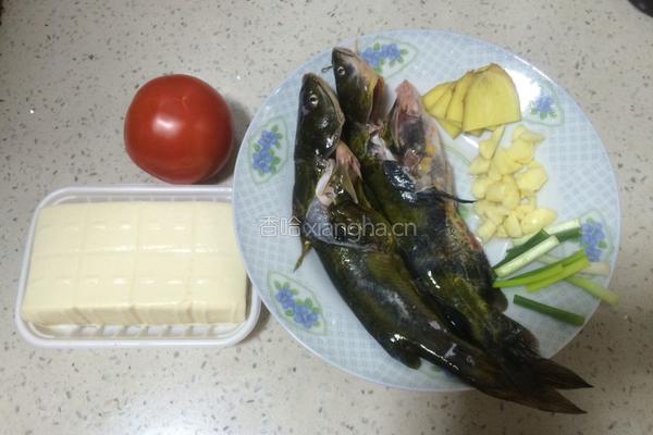 黄骨鱼豆腐汤的做法图解1