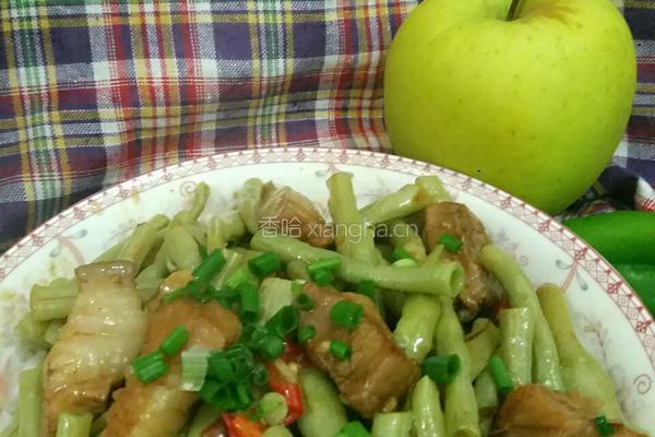 回锅豆角的做法图解1