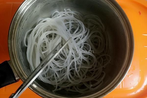 肉末粉条的做法图解2