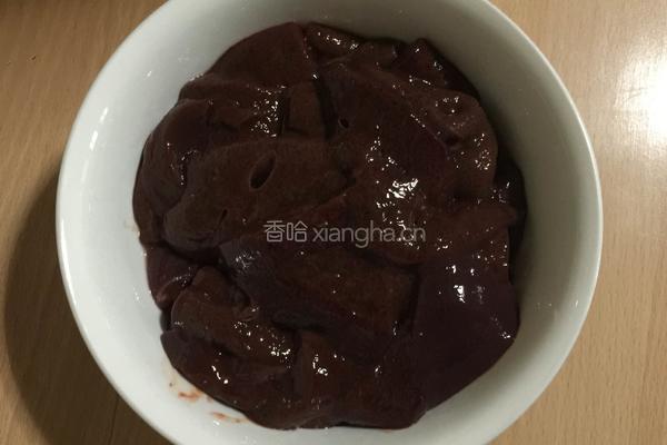 木耳炒猪肝的做法图解2