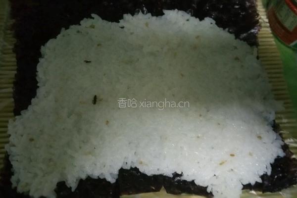 金枪鱼紫菜包饭的做法图解6