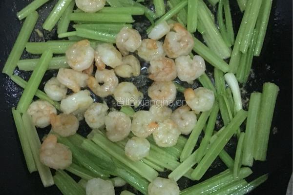 虾仁炒芹菜的做法图解6