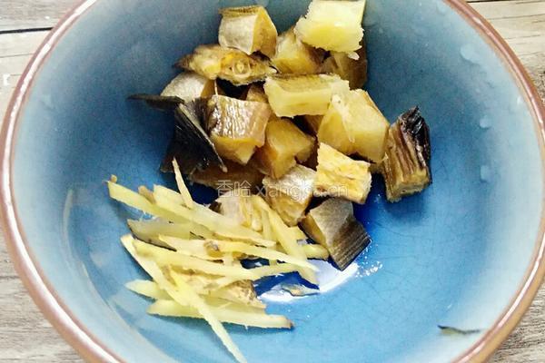 柴鱼花生粥的做法图解3