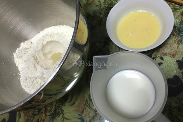 豆沙面包的做法图解1