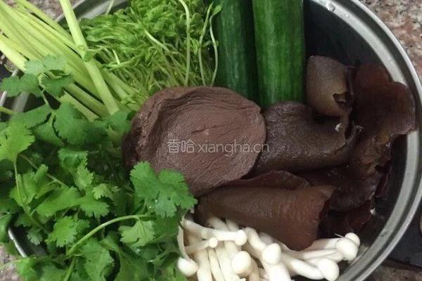 家常水煮肉片的做法图解1