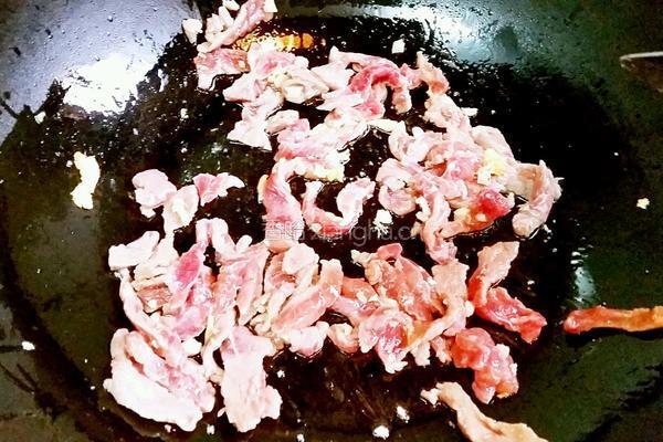 肉丝草菇炒花菜的做法图解7