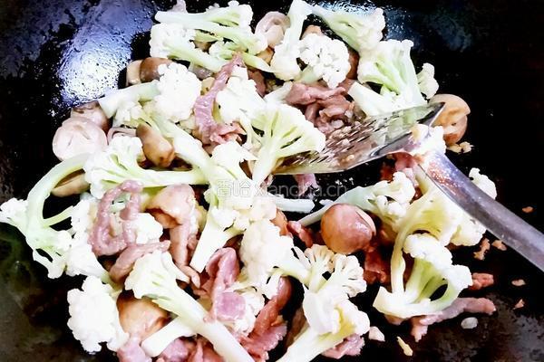 肉丝草菇炒花菜的做法图解9