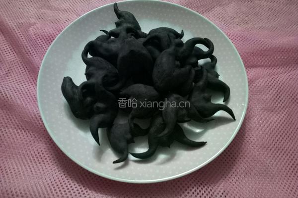 盐水菱角的做法图解1