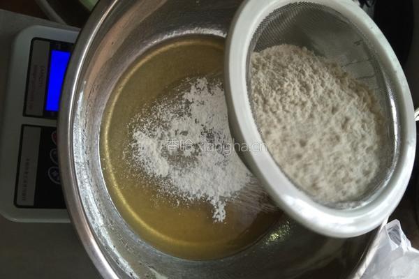 广式蛋黄豆沙月饼的做法图解2