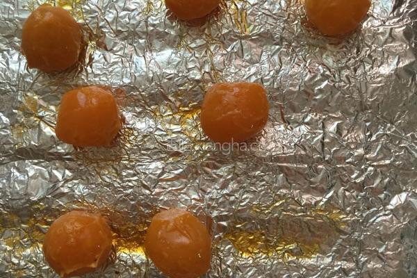 广式蛋黄豆沙月饼的做法图解5