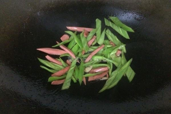 青椒火腿肠炒鸡蛋的做法图解5