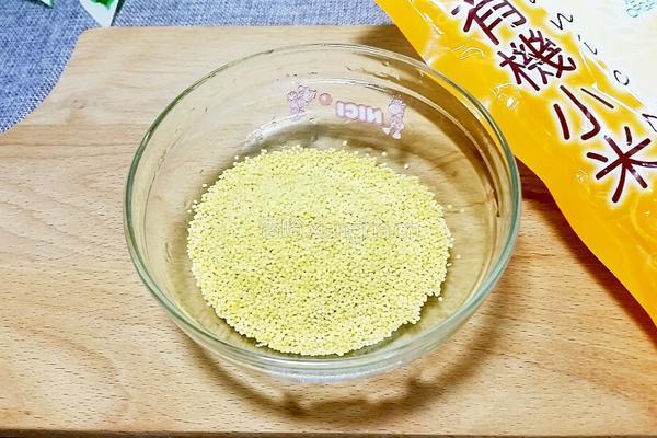 荸荠南瓜小米粥的做法图解1