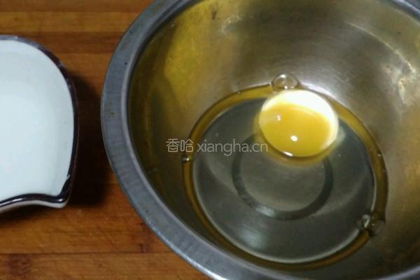 猪肉蛋卷的做法图解1