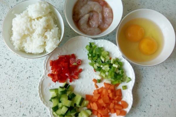 虾仁鸡蛋炒饭的做法图解1