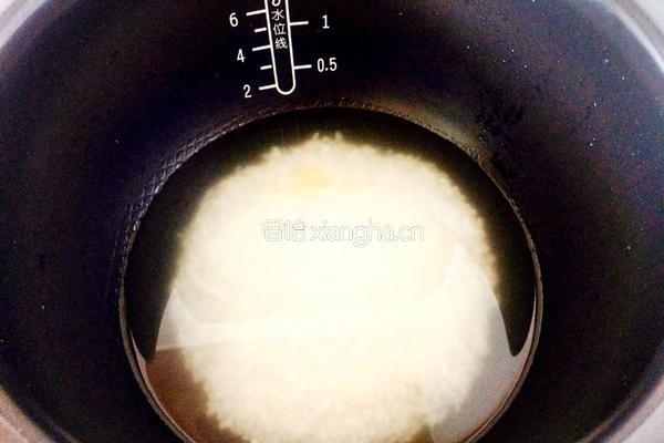 简易煲仔饭的做法图解1