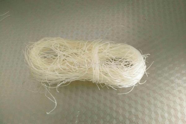冬瓜粉丝丸子汤的做法图解2