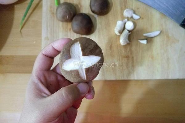 豆腐香菇汤的做法图解1