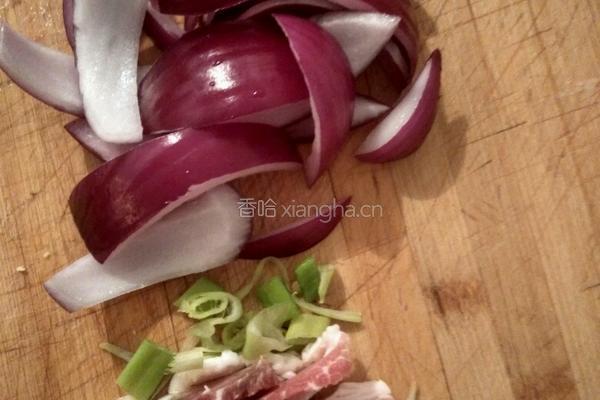 猪肉炒木耳的做法图解1