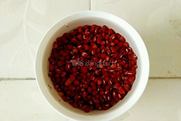 牛奶红豆冰棍的做法图解1
