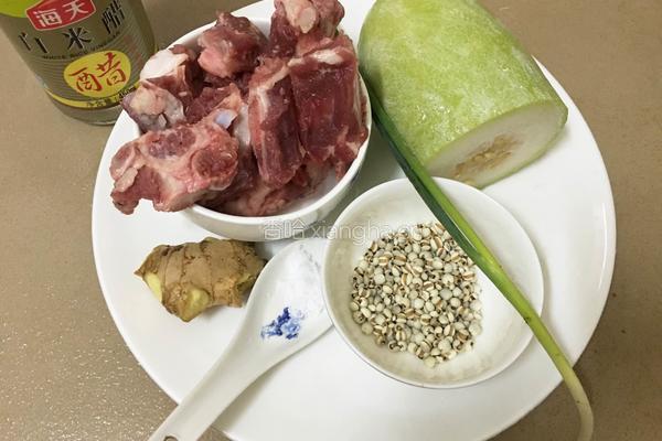 薏米排骨冬瓜汤的做法图解1