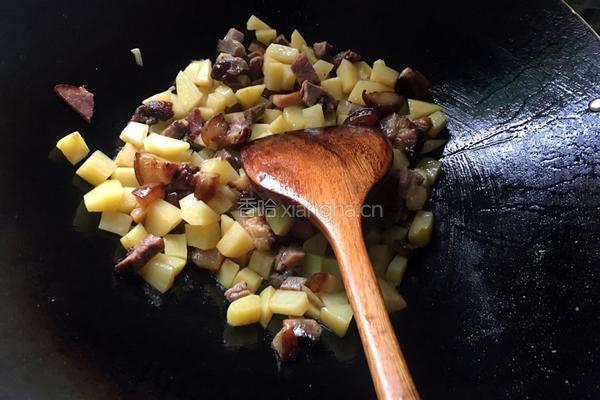 腊肉炒土豆的做法图解7