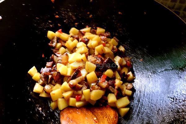 腊肉炒土豆的做法图解9