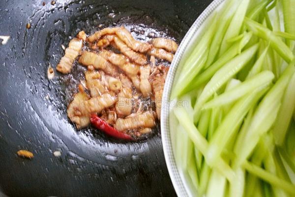 芹菜炒五花肉的做法图解8
