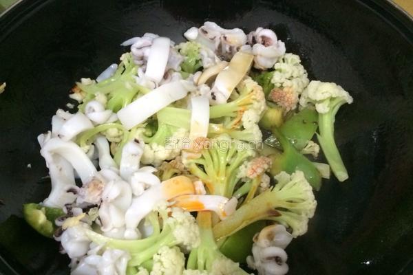 青椒炒菜花的做法图解8