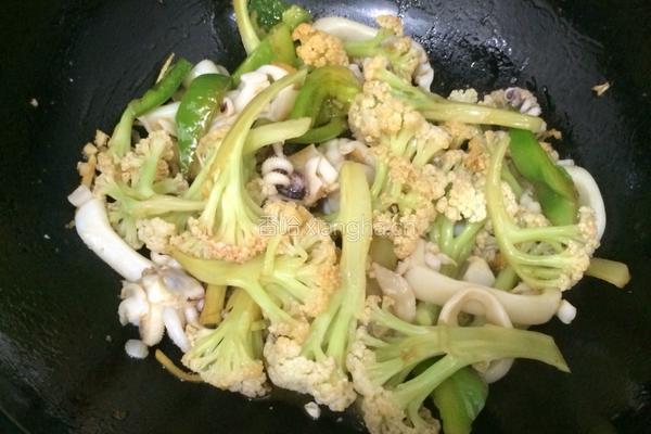 青椒炒菜花的做法图解9