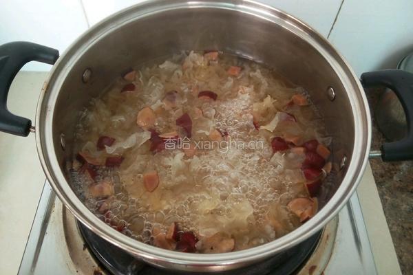 红枣银耳枸杞汤的做法图解5