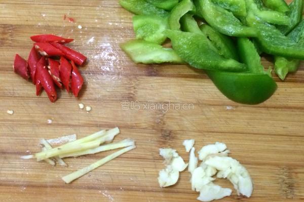 青辣椒炒鸡肉的做法图解3