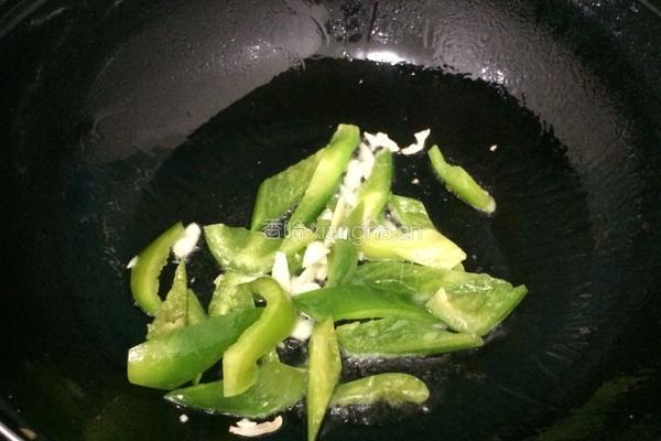 青辣椒炒鸡肉的做法图解5