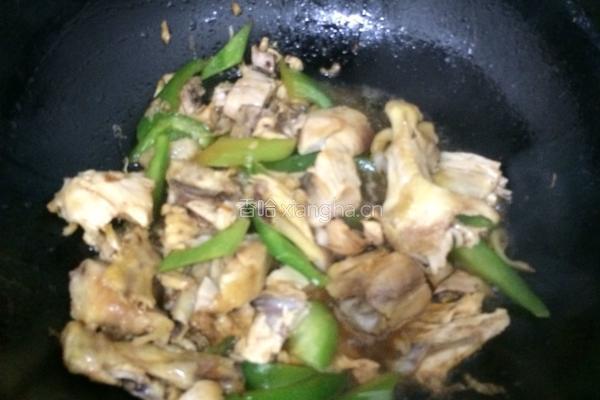 青辣椒炒鸡肉的做法图解7