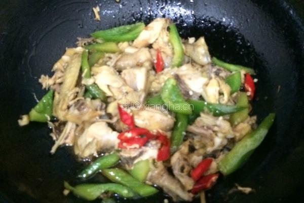 青辣椒炒鸡肉的做法图解8
