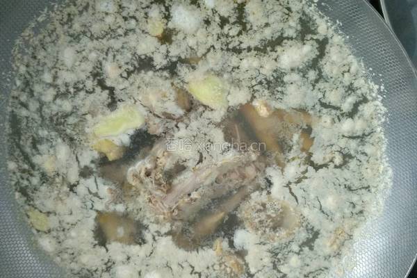 木耳炖鸡的做法图解4