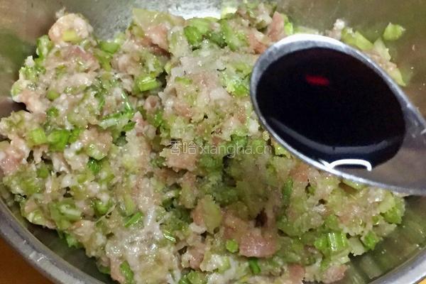 芹菜猪肉馅饺子的做法图解5