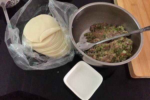 芹菜猪肉馅饺子的做法图解6