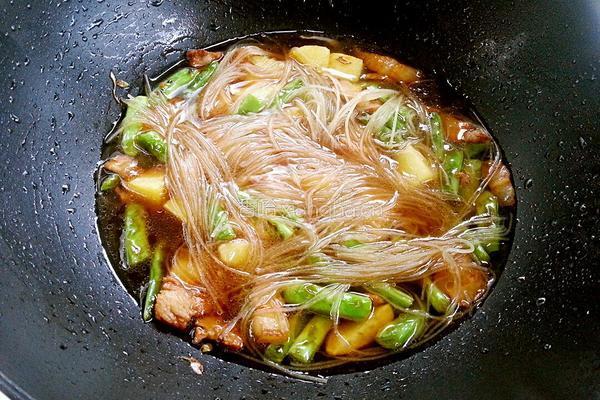 土豆豆角炖粉条的做法图解13