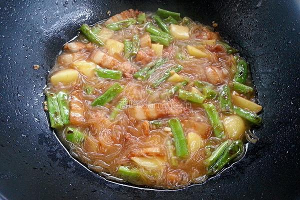 土豆豆角炖粉条的做法图解14
