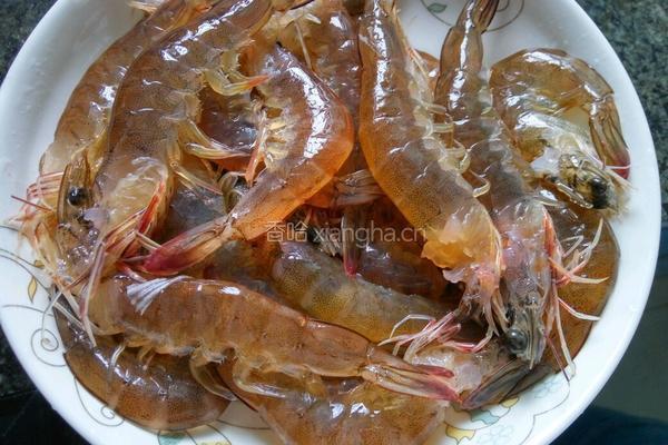 蒜泥大虾的做法图解1