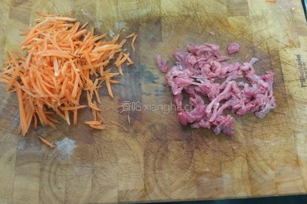 胡萝卜牛肉丝的做法图解2
