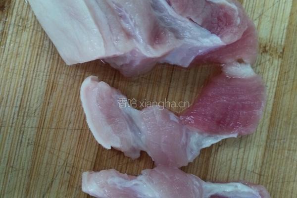 五花肉炒笋的做法图解1