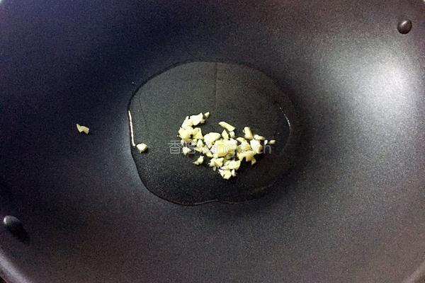 酸菜炖土豆的做法图解2