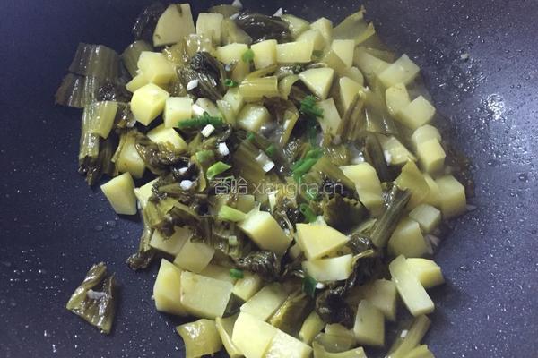 酸菜炖土豆的做法图解7