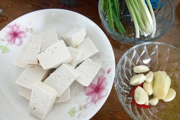 豆腐烧鱼块的做法图解2