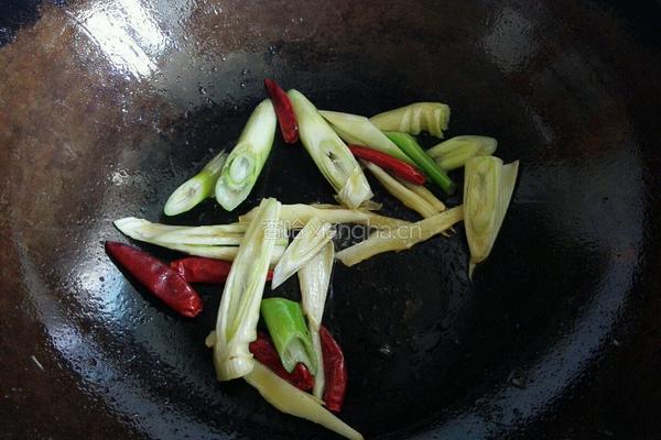 豆瓣酱烧鲈鱼的做法图解7