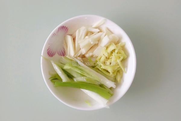 牛肉海鲜菇的做法图解3