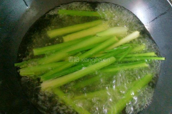 芹菜猪肉馅馄饨的做法图解2