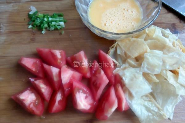 西红柿豆皮汤的做法图解2