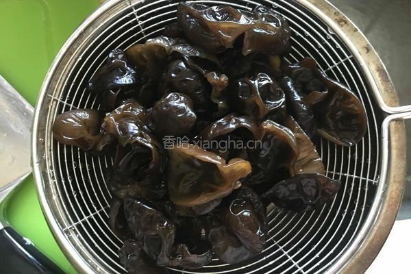 韭菜木耳水饺的做法图解4